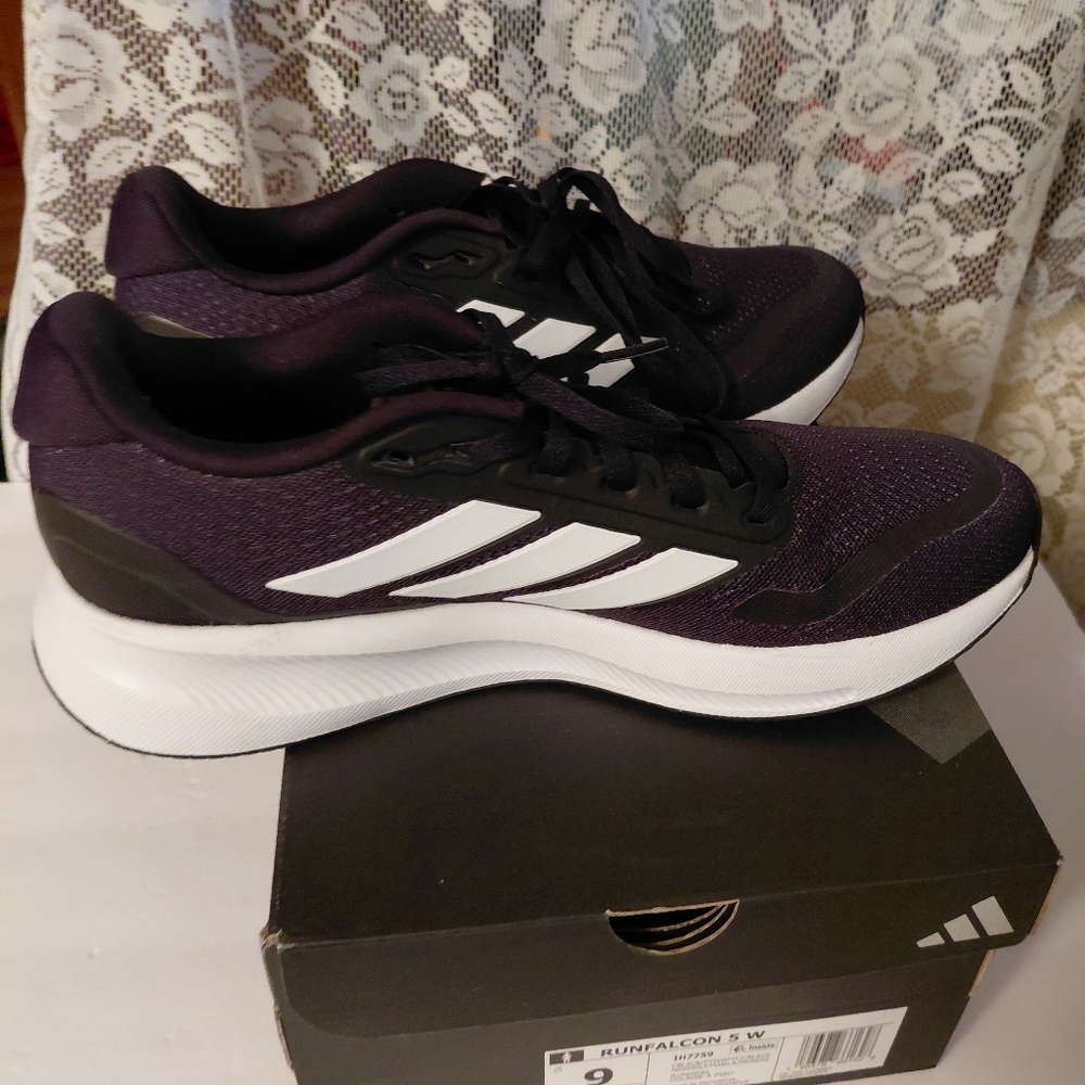 Adidas RunFalcon 5 Women Size 9 Black and White Excellent Athletic Shoe NIB